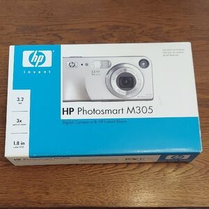 HP Photosmart M305 Digital Camera - With HP Instant Share